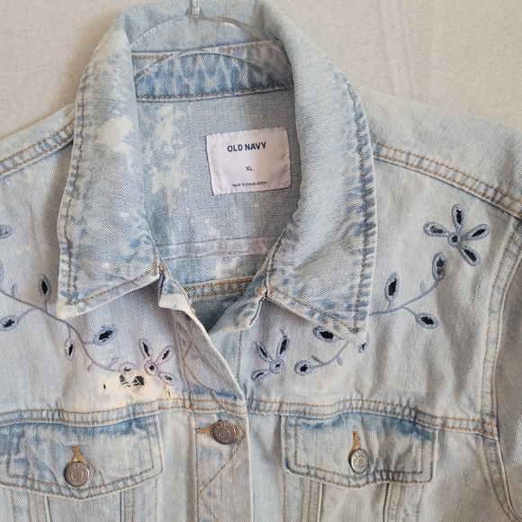 Old Navy Womens Distressed Denim Jacket Size XL - Picture 2 of 7